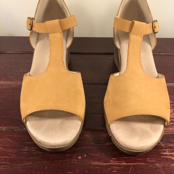 Cliffs by White Mountain Parisia Wedge Leather Wedge Sandal Yellow Size 10 - Picture 4 of 9